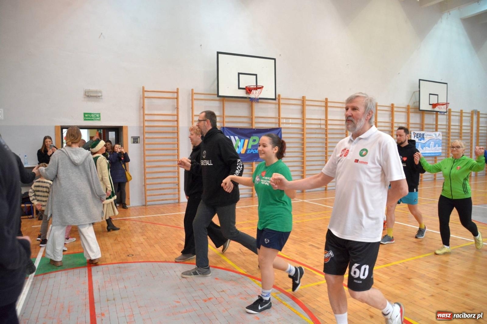 Zdjęcie w galerii na portalu naszraciborz.pl: Raciborzanie zatańczyli na żywo Poloneza w TVP [FOTO i WIDEO] wiadomości z regionu