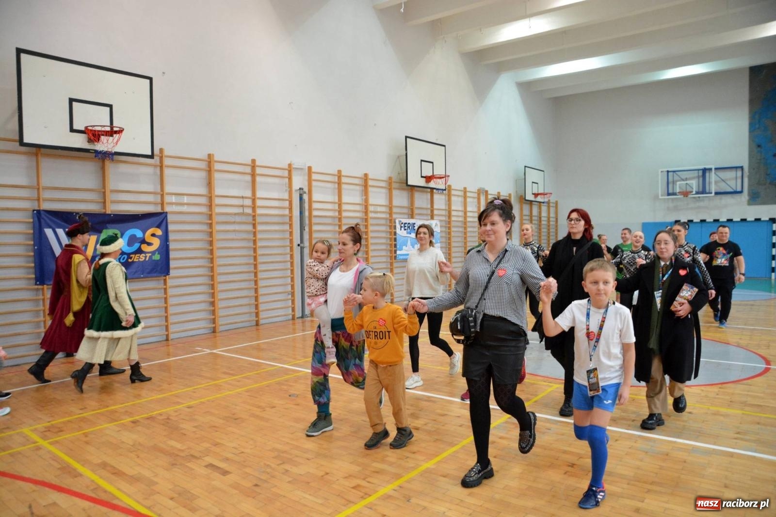 Zdjęcie w galerii na portalu naszraciborz.pl: Raciborzanie zatańczyli na żywo Poloneza w TVP [FOTO i WIDEO] wiadomości z regionu