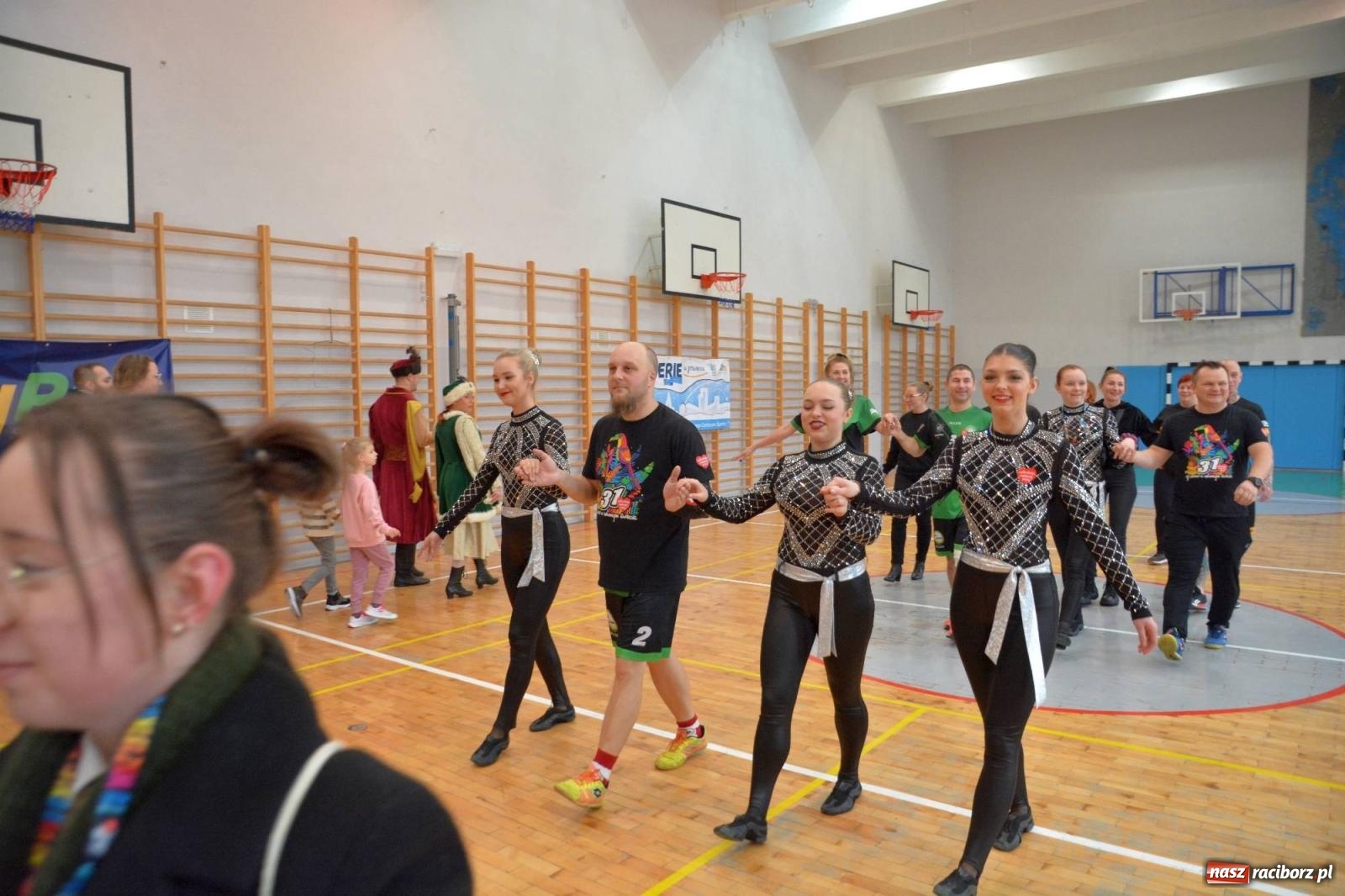 Zdjęcie w galerii na portalu naszraciborz.pl: Raciborzanie zatańczyli na żywo Poloneza w TVP [FOTO i WIDEO] wiadomości z regionu