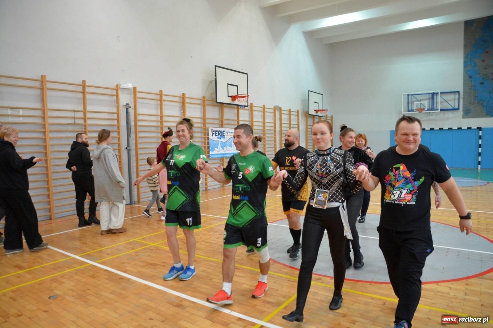 Zdjęcie w galerii na portalu naszraciborz.pl: Raciborzanie zatańczyli na żywo Poloneza w TVP [FOTO i WIDEO] wiadomości z regionu