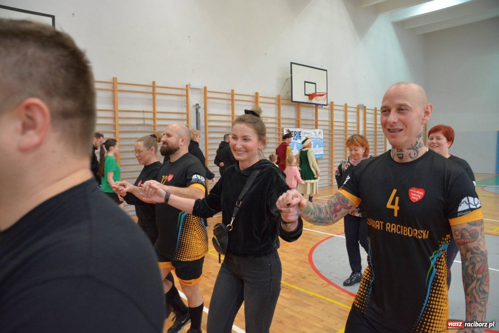Zdjęcie w galerii na portalu naszraciborz.pl: Raciborzanie zatańczyli na żywo Poloneza w TVP [FOTO i WIDEO] wiadomości z regionu