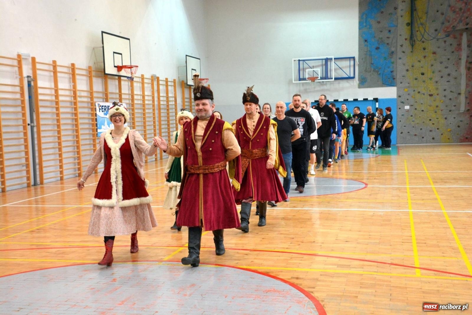 Zdjęcie w galerii na portalu naszraciborz.pl: Raciborzanie zatańczyli na żywo Poloneza w TVP [FOTO i WIDEO] wiadomości z regionu