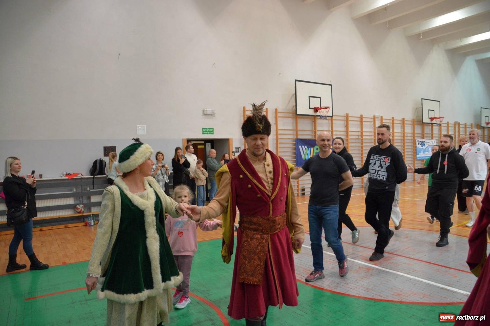 Zdjęcie w galerii na portalu naszraciborz.pl: Raciborzanie zatańczyli na żywo Poloneza w TVP [FOTO i WIDEO] wiadomości z regionu