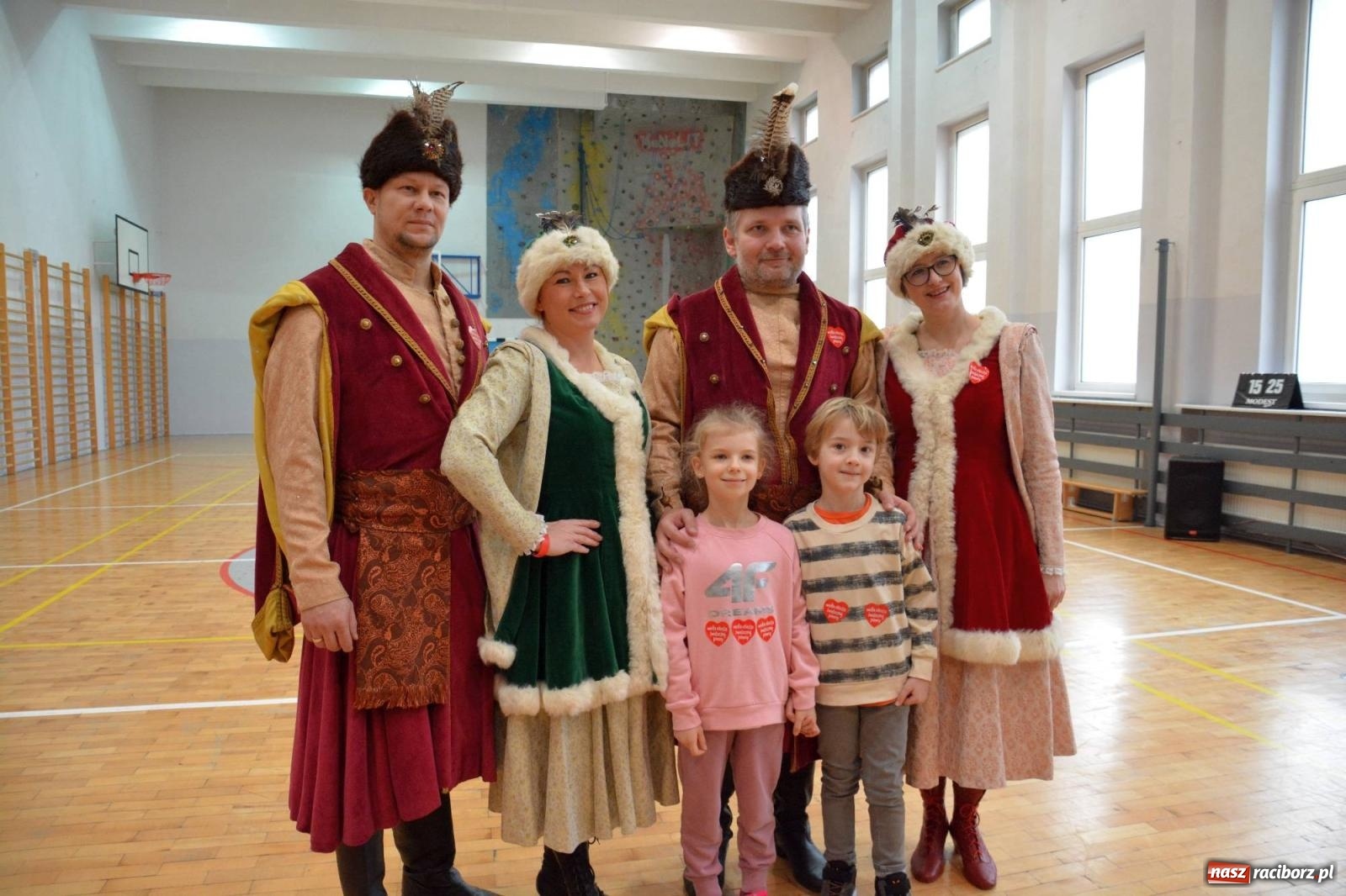 Zdjęcie w galerii na portalu naszraciborz.pl: Raciborzanie zatańczyli na żywo Poloneza w TVP [FOTO i WIDEO] wiadomości z regionu