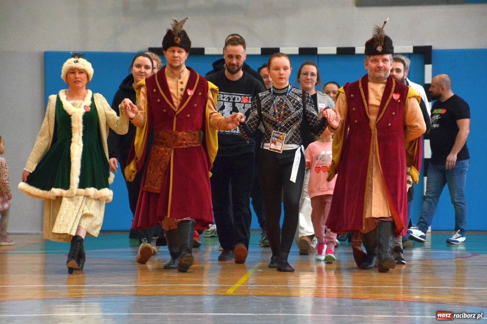 Zdjęcie w galerii na portalu naszraciborz.pl: Raciborzanie zatańczyli na żywo Poloneza w TVP [FOTO i WIDEO] wiadomości z regionu