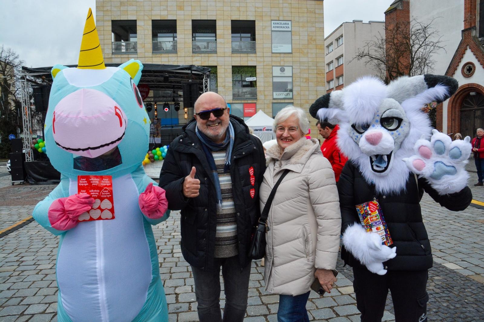 Zdjęcie w galerii na portalu naszraciborz.pl: Orkiestra gra i gotuje na raciborskim Rynku [FOTO i WIDEO] wiadomości z regionu