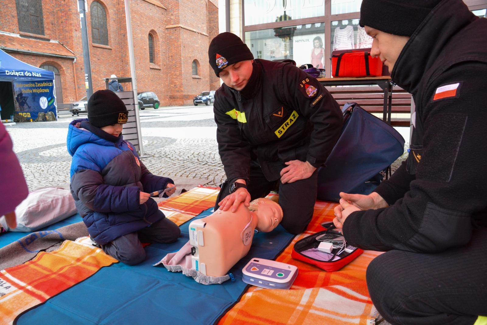 Zdjęcie w galerii na portalu naszraciborz.pl: Orkiestra gra i gotuje na raciborskim Rynku [FOTO i WIDEO] wiadomości z regionu