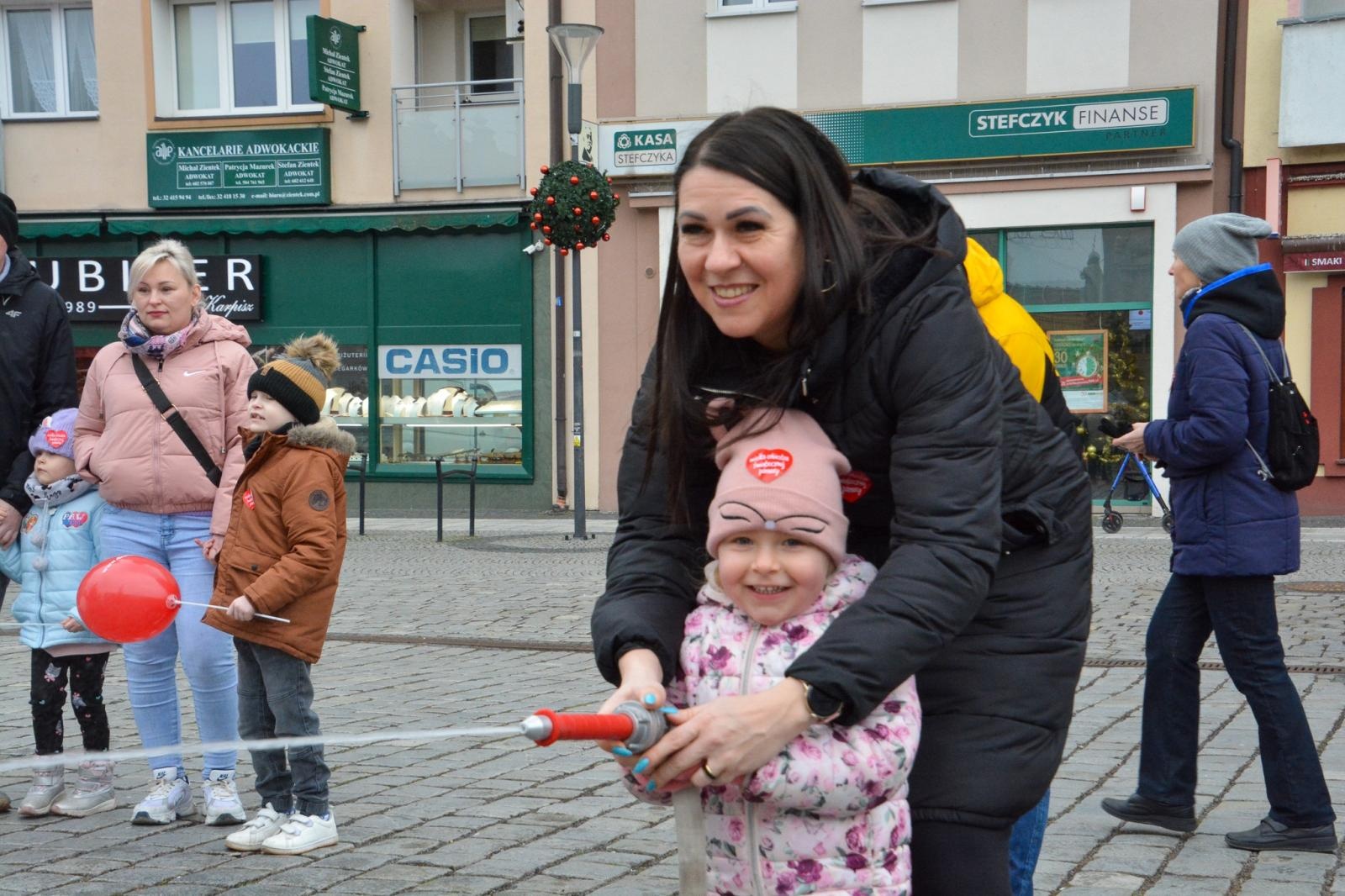 Zdjęcie w galerii na portalu naszraciborz.pl: Orkiestra gra i gotuje na raciborskim Rynku [FOTO i WIDEO] wiadomości z regionu