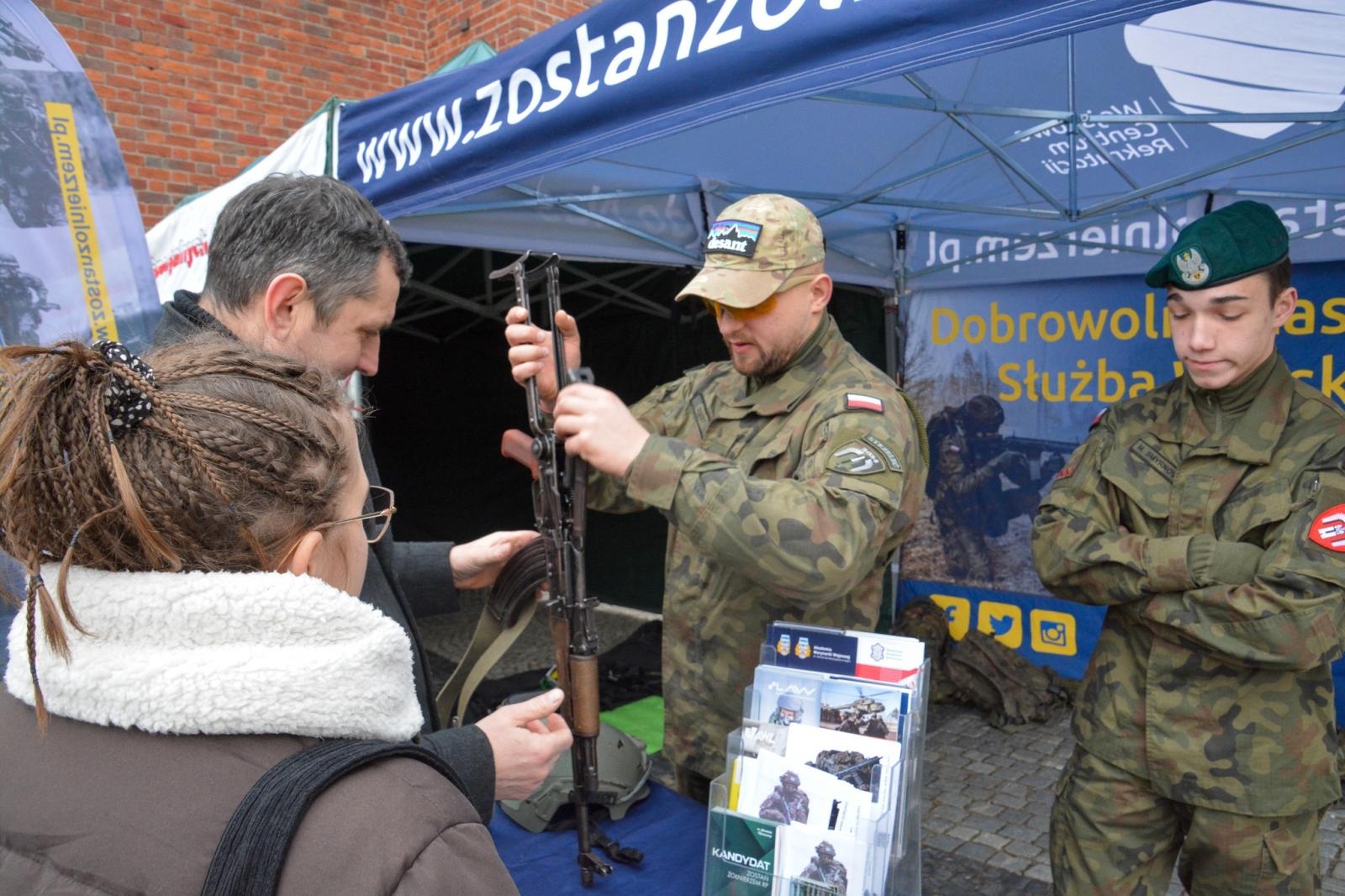 Zdjęcie w galerii na portalu naszraciborz.pl: Orkiestra gra i gotuje na raciborskim Rynku [FOTO i WIDEO] wiadomości z regionu