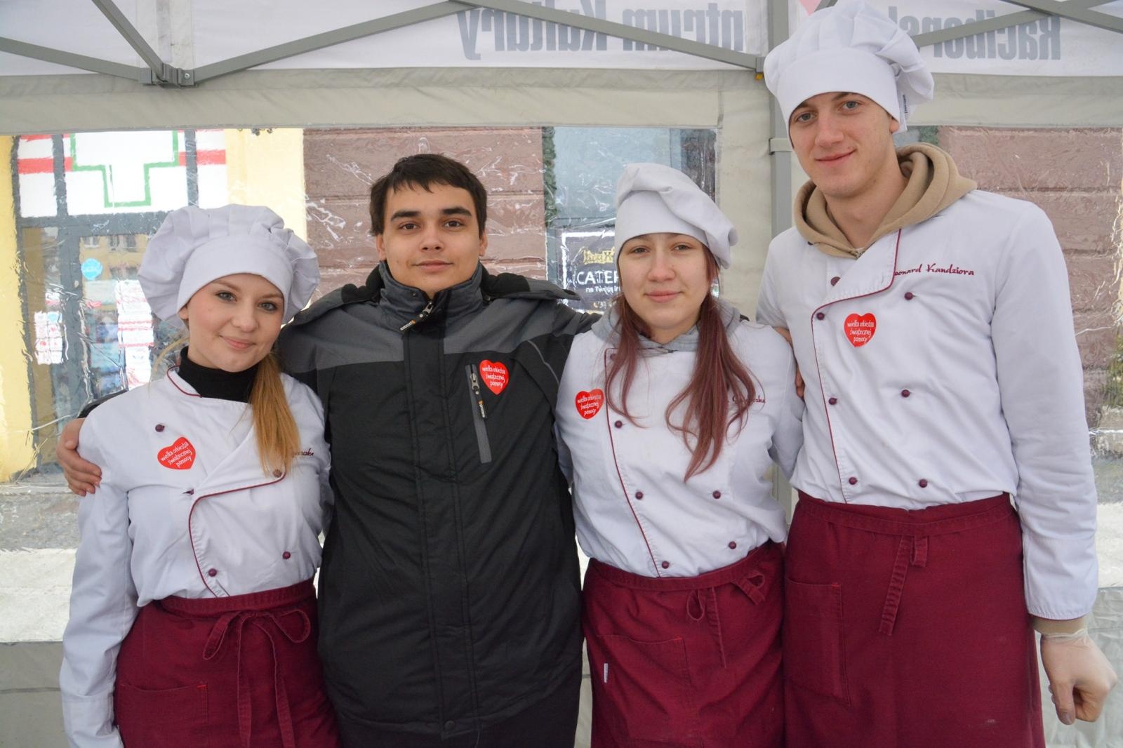 Zdjęcie w galerii na portalu naszraciborz.pl: Orkiestra gra i gotuje na raciborskim Rynku [FOTO i WIDEO] wiadomości z regionu