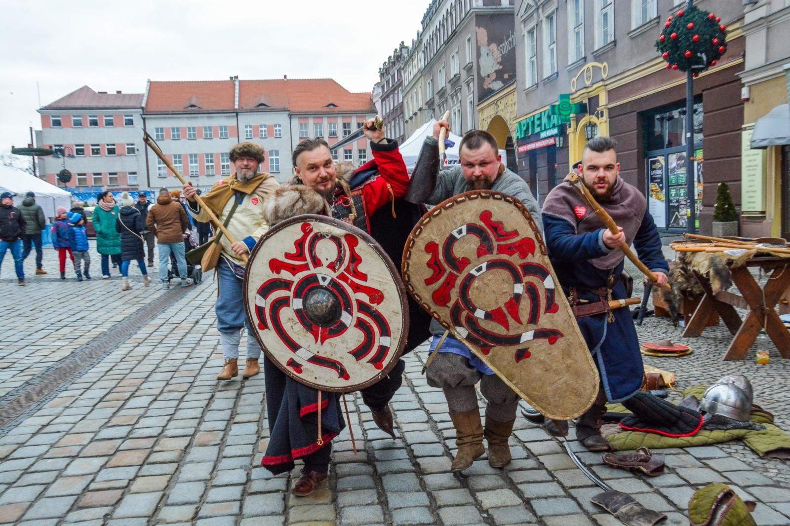 Zdjęcie w galerii na portalu naszraciborz.pl: Orkiestra gra i gotuje na raciborskim Rynku [FOTO i WIDEO] wiadomości z regionu
