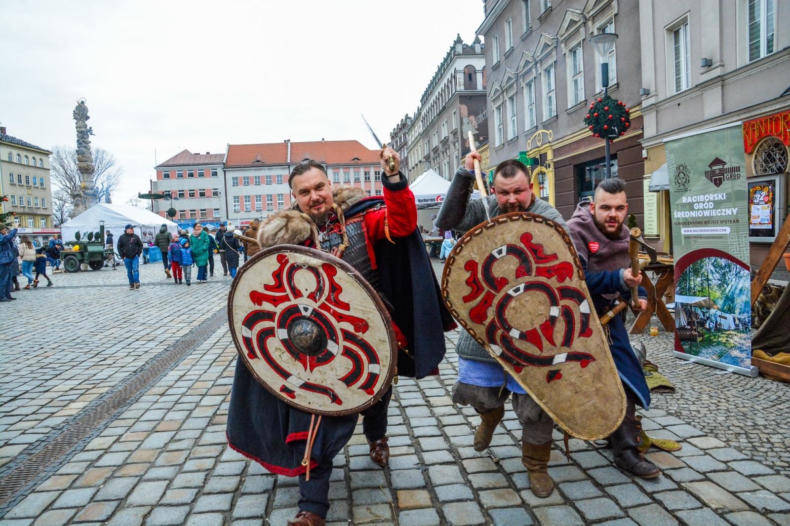 Zdjęcie w galerii na portalu naszraciborz.pl: Orkiestra gra i gotuje na raciborskim Rynku [FOTO i WIDEO] wiadomości z regionu