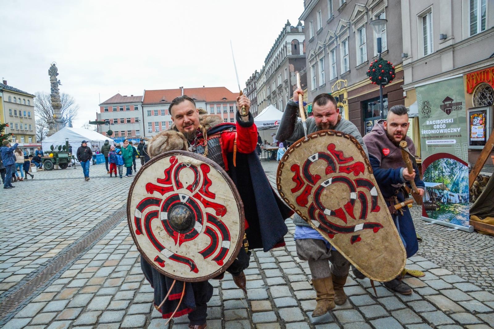 Zdjęcie w galerii na portalu naszraciborz.pl: Orkiestra gra i gotuje na raciborskim Rynku [FOTO i WIDEO] wiadomości z regionu