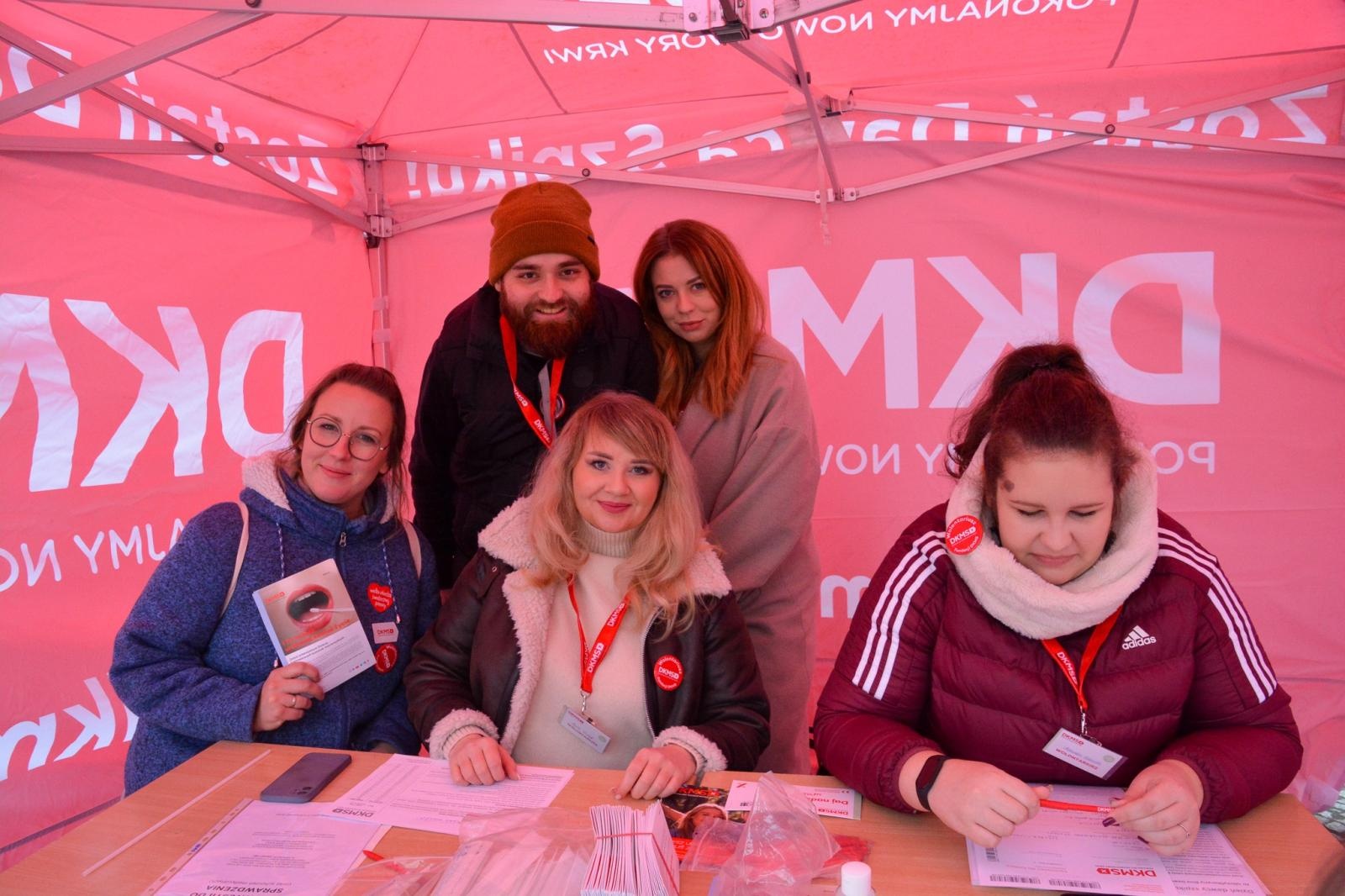 Zdjęcie w galerii na portalu naszraciborz.pl: Orkiestra gra i gotuje na raciborskim Rynku [FOTO i WIDEO] wiadomości z regionu