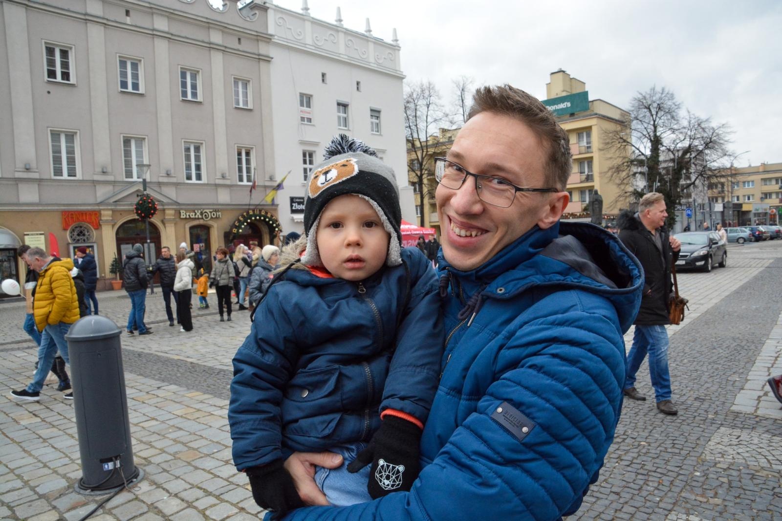 Zdjęcie w galerii na portalu naszraciborz.pl: Orkiestra gra i gotuje na raciborskim Rynku [FOTO i WIDEO] wiadomości z regionu