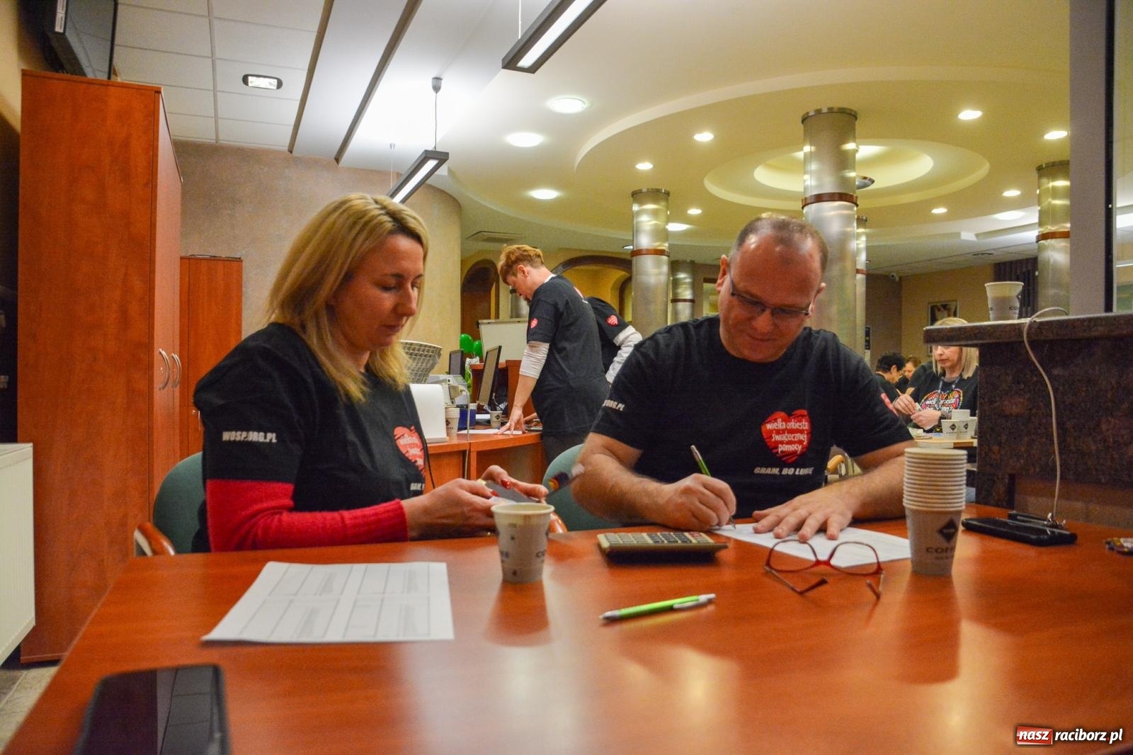 Zdjęcie w galerii na portalu naszraciborz.pl: Bank Spółdzielczy w Raciborzu dziewiętnasty raz gra z Orkiestrą wiadomości z regionu