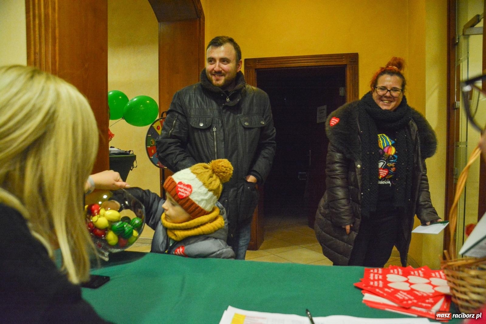 Zdjęcie w galerii na portalu naszraciborz.pl: Bank Spółdzielczy w Raciborzu dziewiętnasty raz gra z Orkiestrą wiadomości z regionu