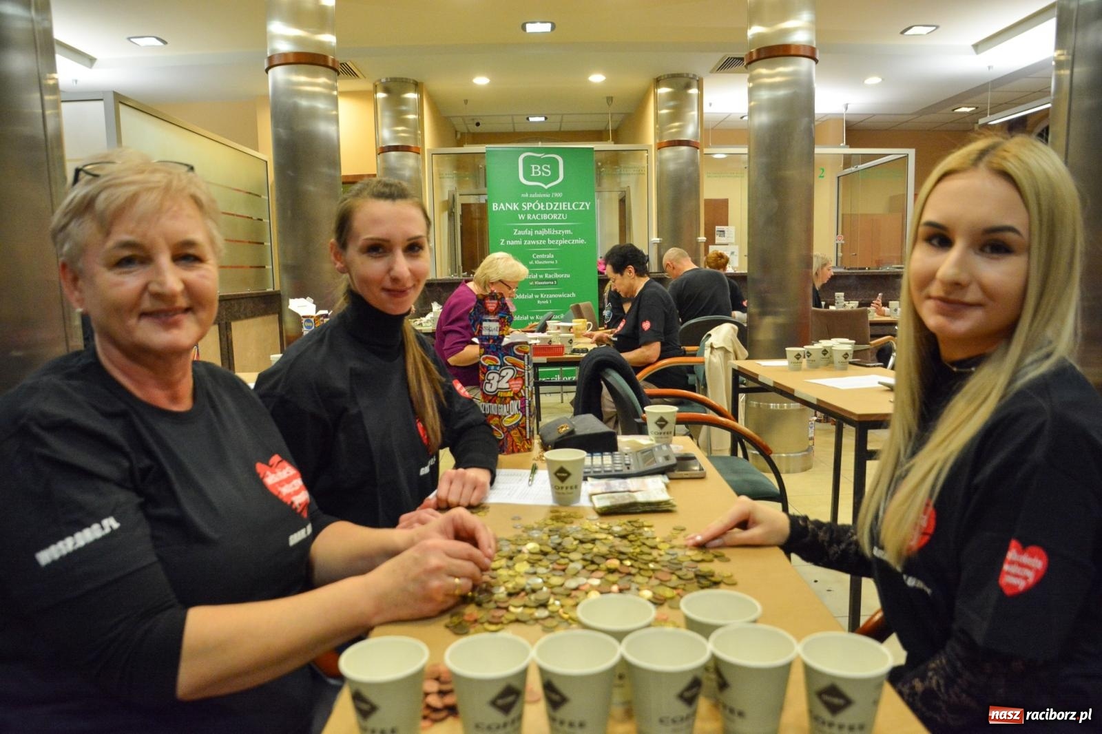 Zdjęcie w galerii na portalu naszraciborz.pl: Bank Spółdzielczy w Raciborzu dziewiętnasty raz gra z Orkiestrą wiadomości z regionu