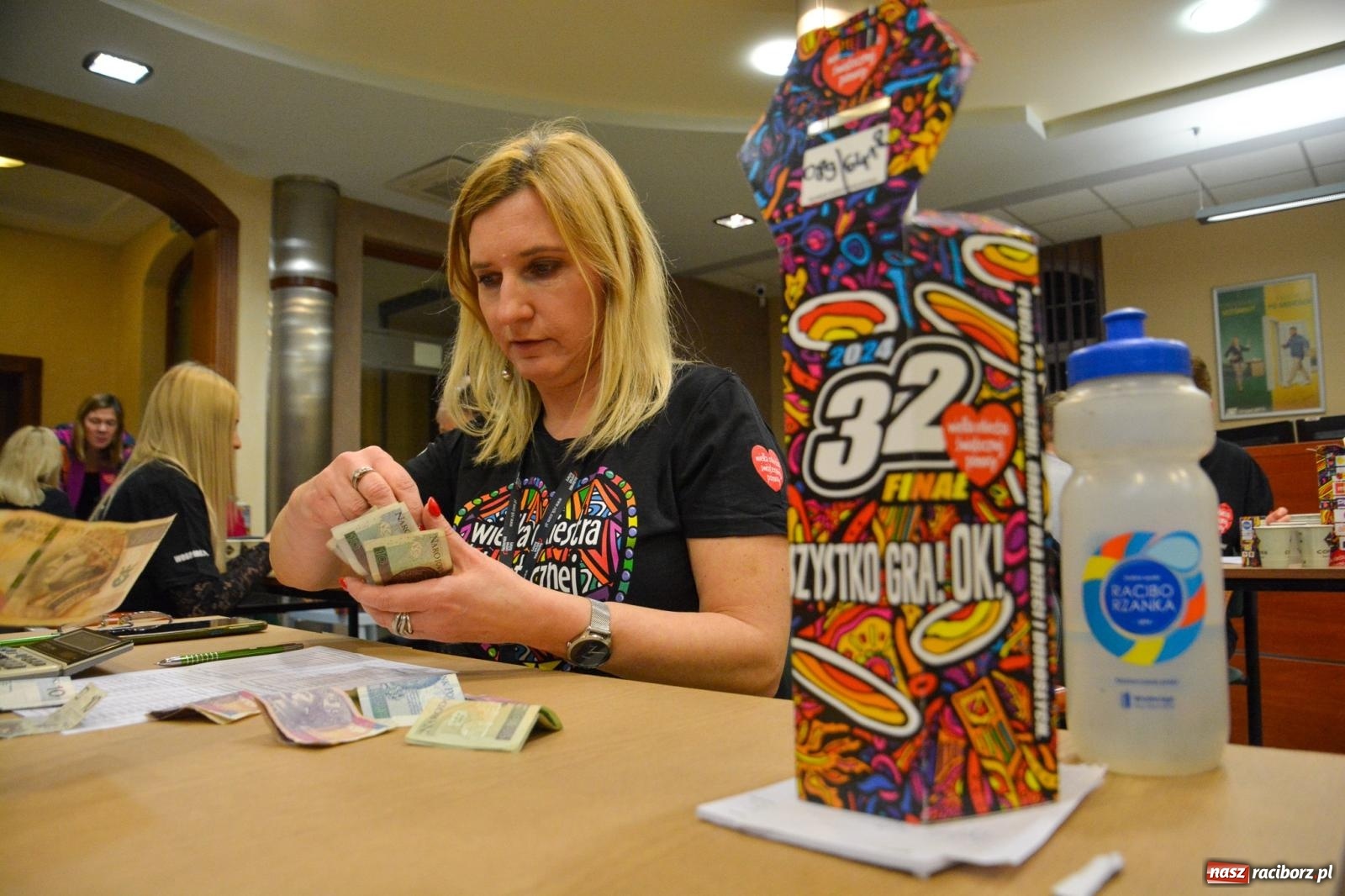 Zdjęcie w galerii na portalu naszraciborz.pl: Bank Spółdzielczy w Raciborzu dziewiętnasty raz gra z Orkiestrą wiadomości z regionu