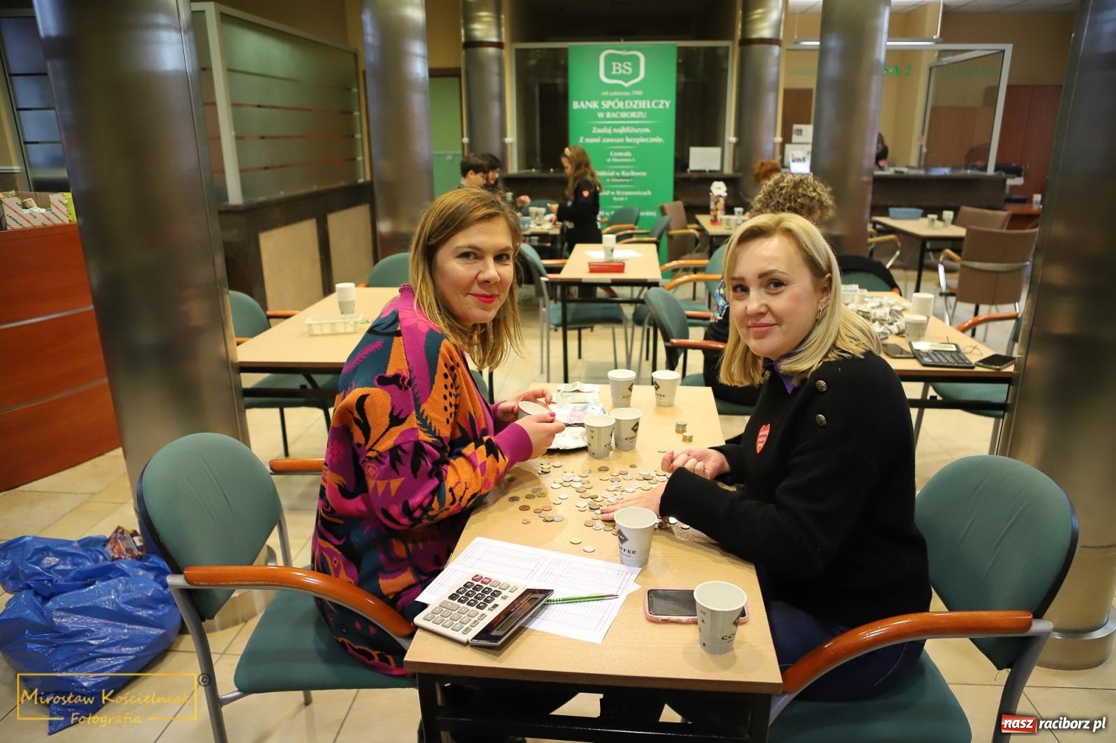 Zdjęcie w galerii na portalu naszraciborz.pl: Bank Spółdzielczy w Raciborzu dziewiętnasty raz gra z Orkiestrą wiadomości z regionu