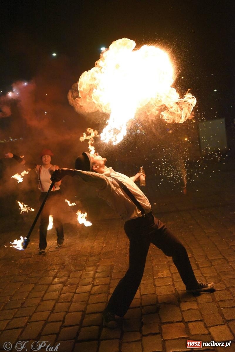 Zdjęcie w galerii na portalu naszraciborz.pl: Światełko do nieba z Teatrem Ognia Enigma [FOTO i WIDEO] wiadomości z regionu