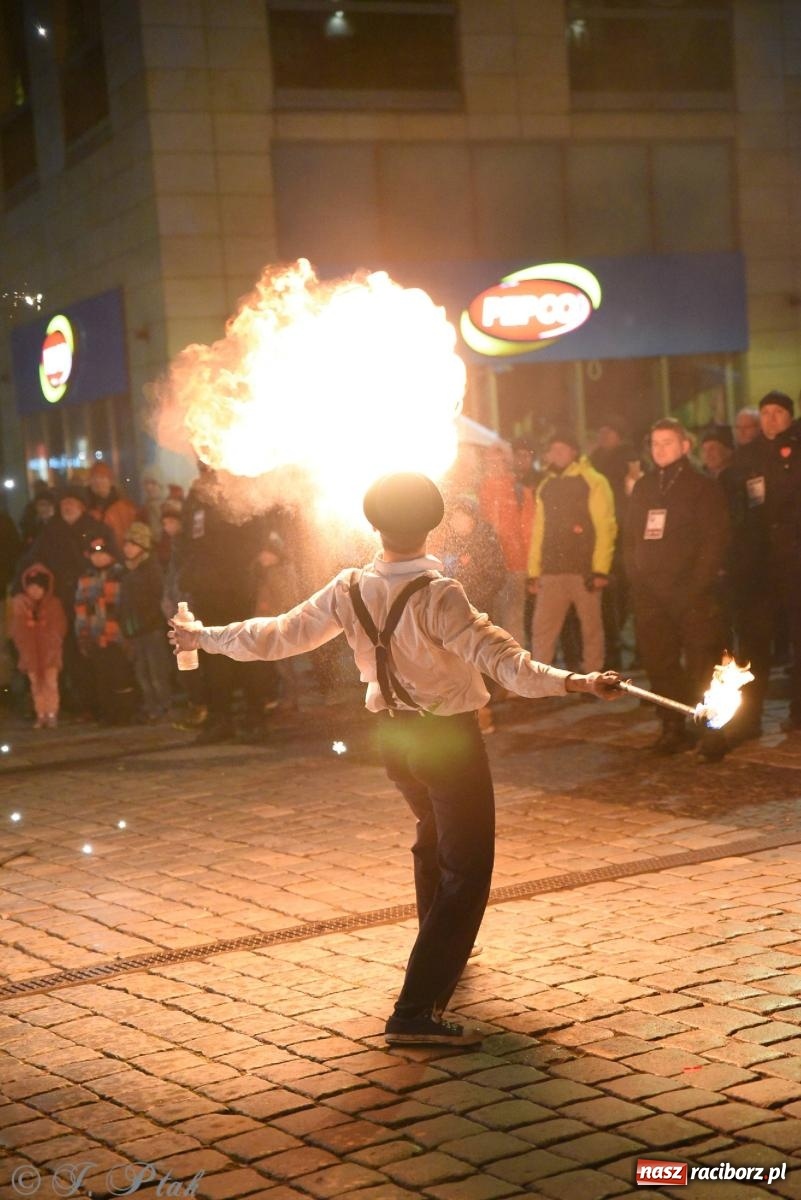 Zdjęcie w galerii na portalu naszraciborz.pl: Światełko do nieba z Teatrem Ognia Enigma [FOTO i WIDEO] wiadomości z regionu