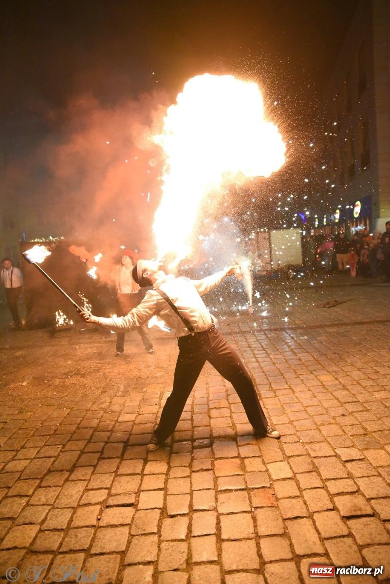 Zdjęcie w galerii na portalu naszraciborz.pl: Światełko do nieba z Teatrem Ognia Enigma [FOTO i WIDEO] wiadomości z regionu