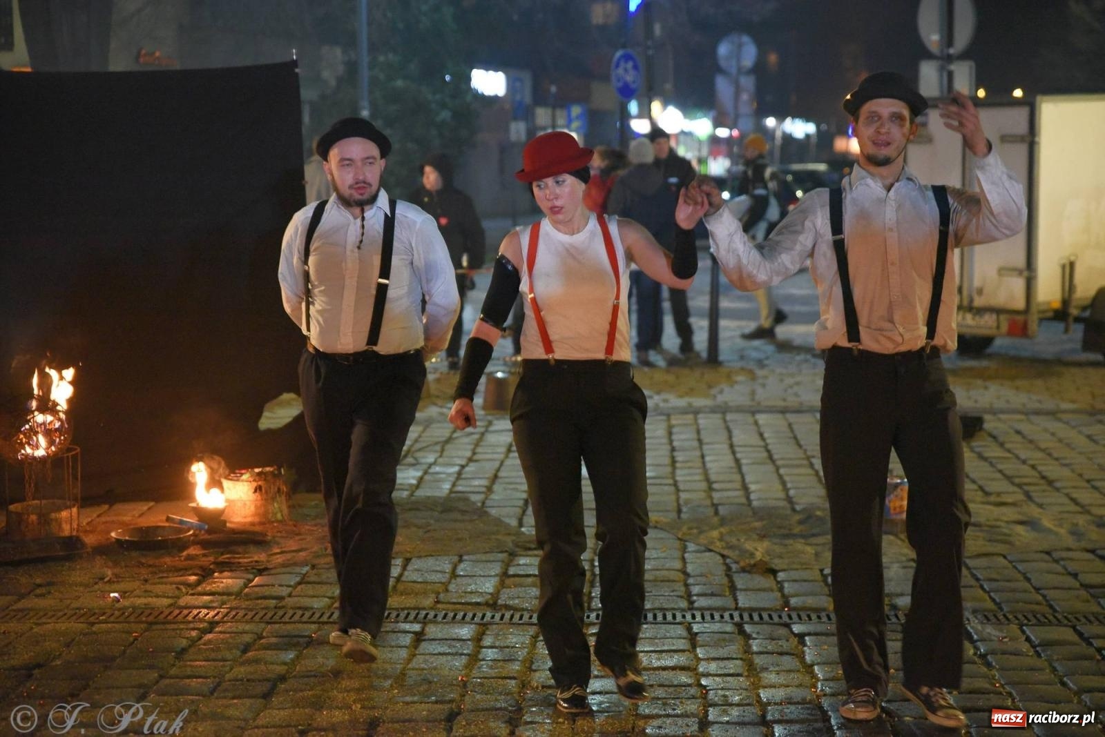 Zdjęcie w galerii na portalu naszraciborz.pl: Światełko do nieba z Teatrem Ognia Enigma [FOTO i WIDEO] wiadomości z regionu