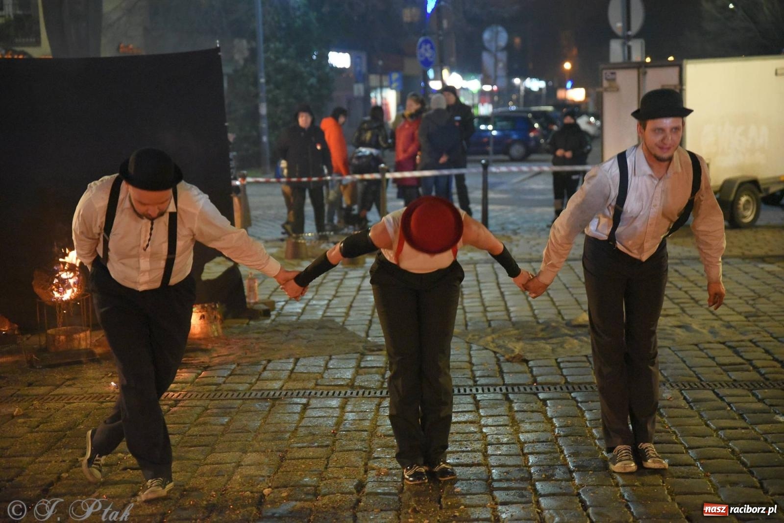 Zdjęcie w galerii na portalu naszraciborz.pl: Światełko do nieba z Teatrem Ognia Enigma [FOTO i WIDEO] wiadomości z regionu