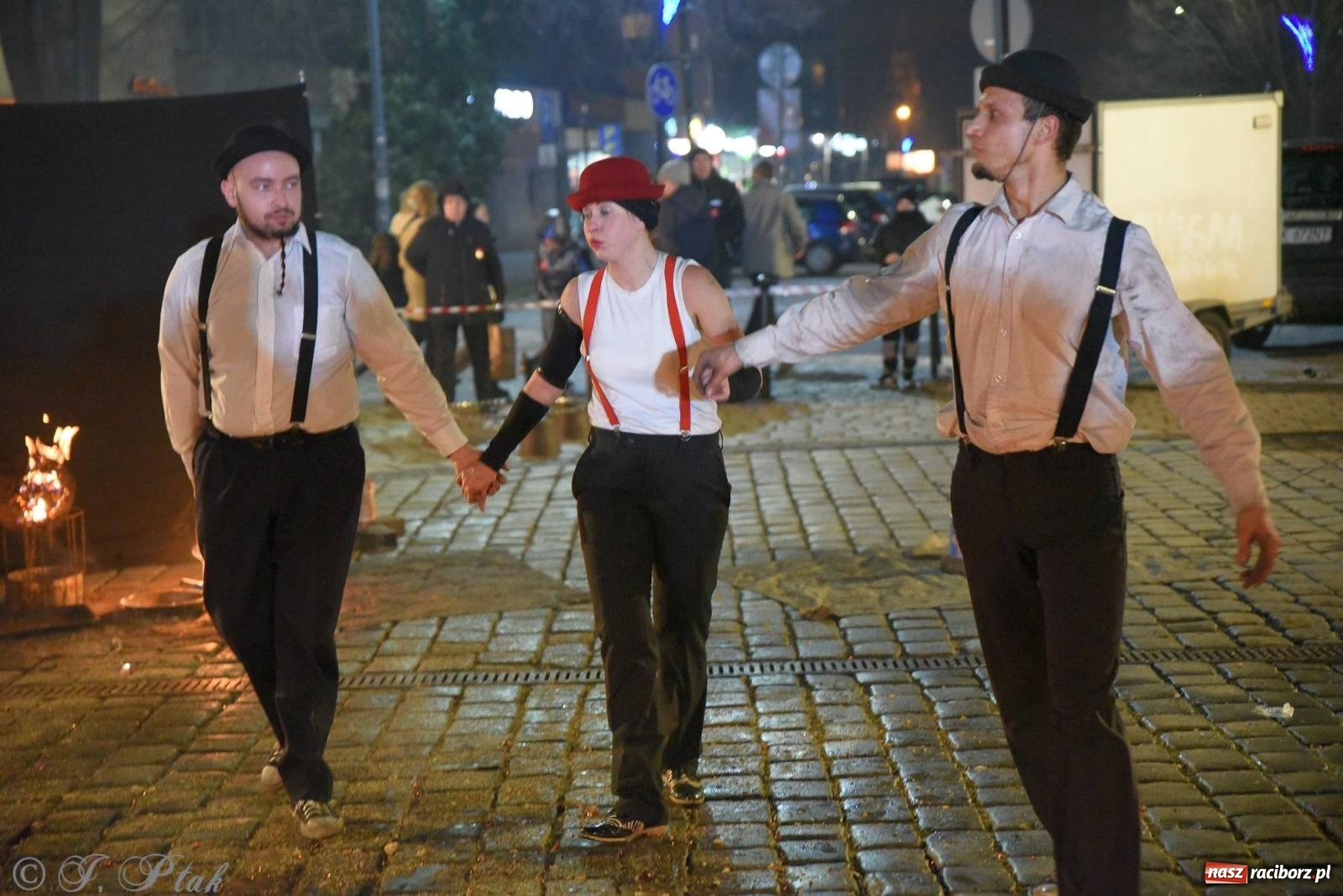 Zdjęcie w galerii na portalu naszraciborz.pl: Światełko do nieba z Teatrem Ognia Enigma [FOTO i WIDEO] wiadomości z regionu