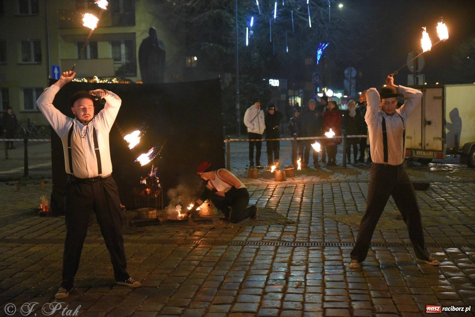 Zdjęcie w galerii na portalu naszraciborz.pl: Światełko do nieba z Teatrem Ognia Enigma [FOTO i WIDEO] wiadomości z regionu