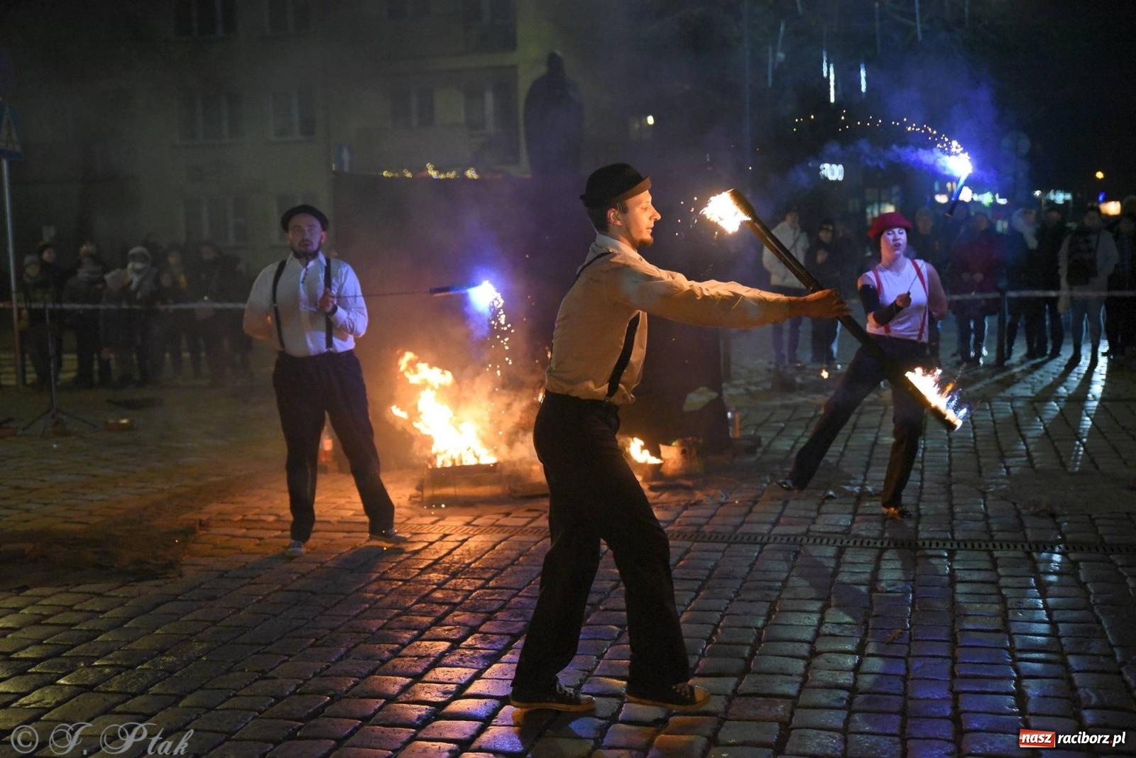 Zdjęcie w galerii na portalu naszraciborz.pl: Światełko do nieba z Teatrem Ognia Enigma [FOTO i WIDEO] wiadomości z regionu