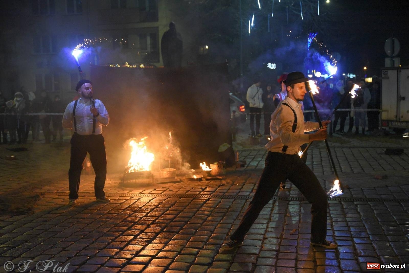 Zdjęcie w galerii na portalu naszraciborz.pl: Światełko do nieba z Teatrem Ognia Enigma [FOTO i WIDEO] wiadomości z regionu