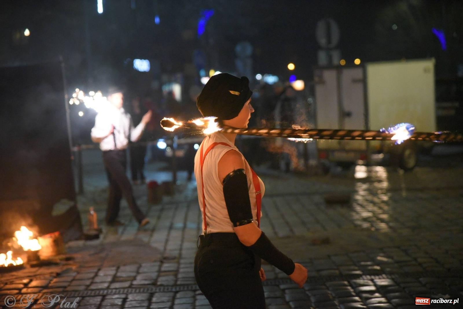 Zdjęcie w galerii na portalu naszraciborz.pl: Światełko do nieba z Teatrem Ognia Enigma [FOTO i WIDEO] wiadomości z regionu