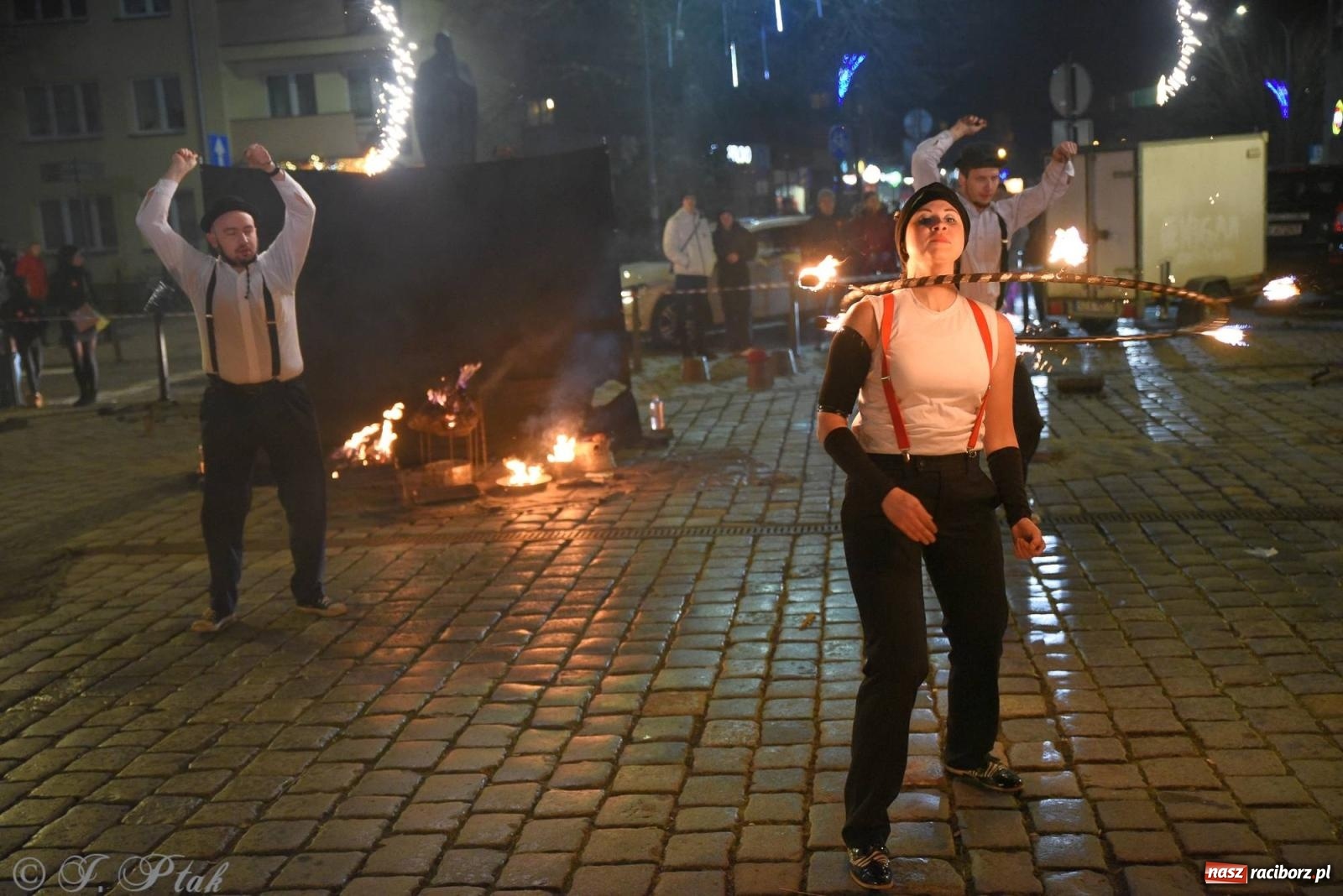 Zdjęcie w galerii na portalu naszraciborz.pl: Światełko do nieba z Teatrem Ognia Enigma [FOTO i WIDEO] wiadomości z regionu