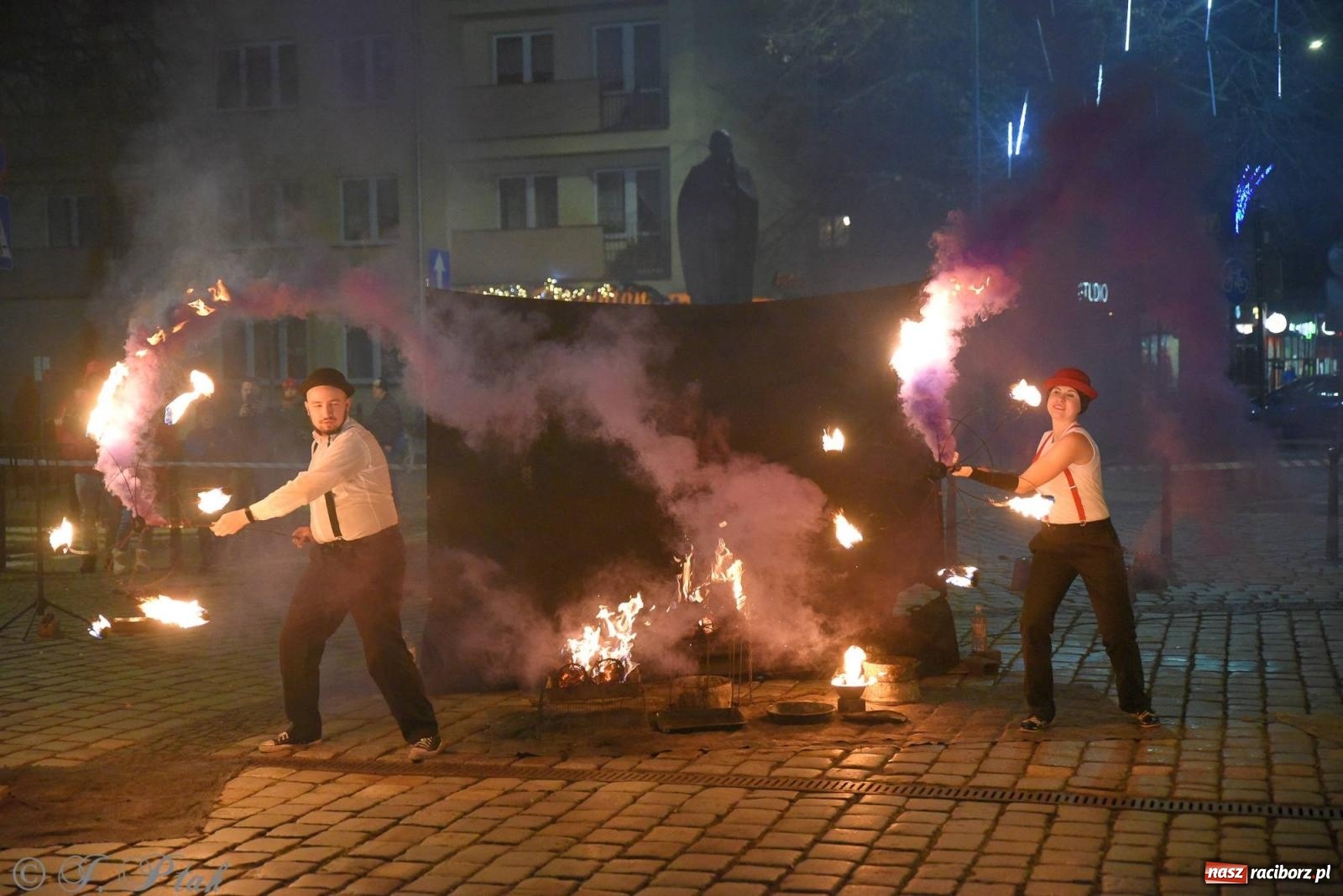Zdjęcie w galerii na portalu naszraciborz.pl: Światełko do nieba z Teatrem Ognia Enigma [FOTO i WIDEO] wiadomości z regionu