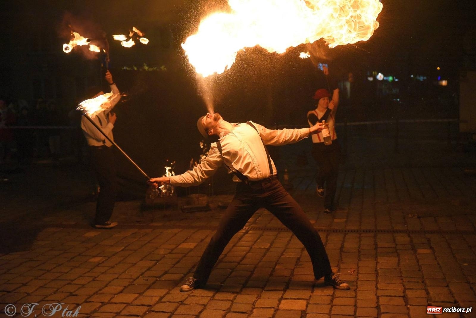 Zdjęcie w galerii na portalu naszraciborz.pl: Światełko do nieba z Teatrem Ognia Enigma [FOTO i WIDEO] wiadomości z regionu