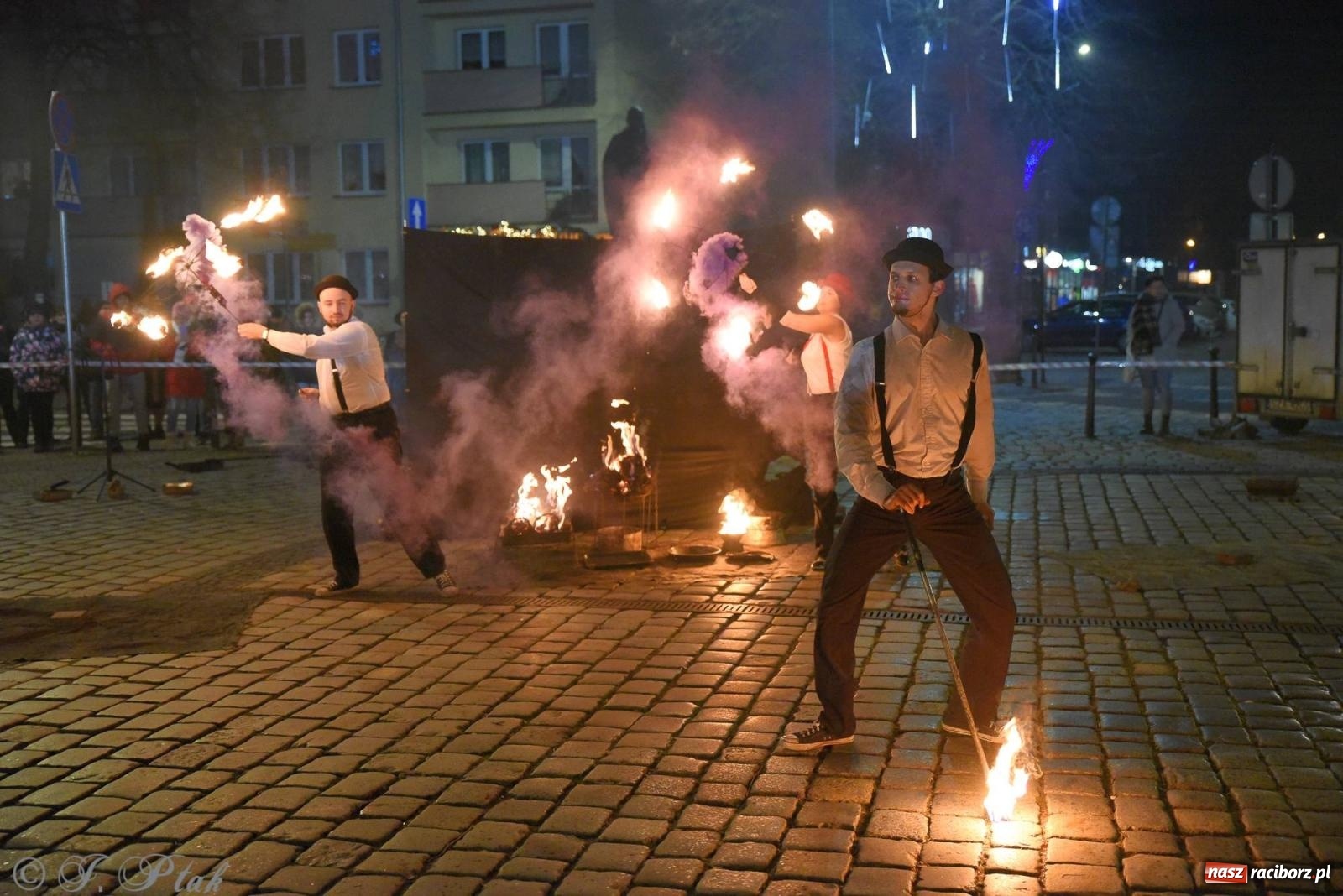 Zdjęcie w galerii na portalu naszraciborz.pl: Światełko do nieba z Teatrem Ognia Enigma [FOTO i WIDEO] wiadomości z regionu