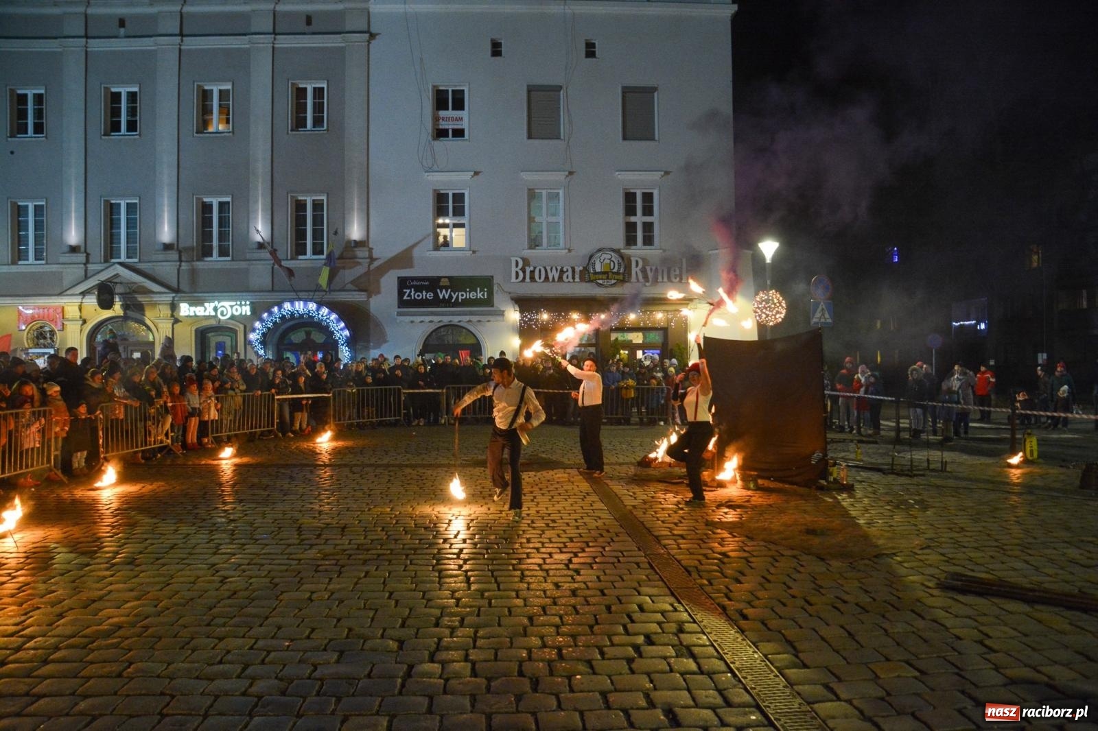 Zdjęcie w galerii na portalu naszraciborz.pl: Światełko do nieba z Teatrem Ognia Enigma [FOTO i WIDEO] wiadomości z regionu