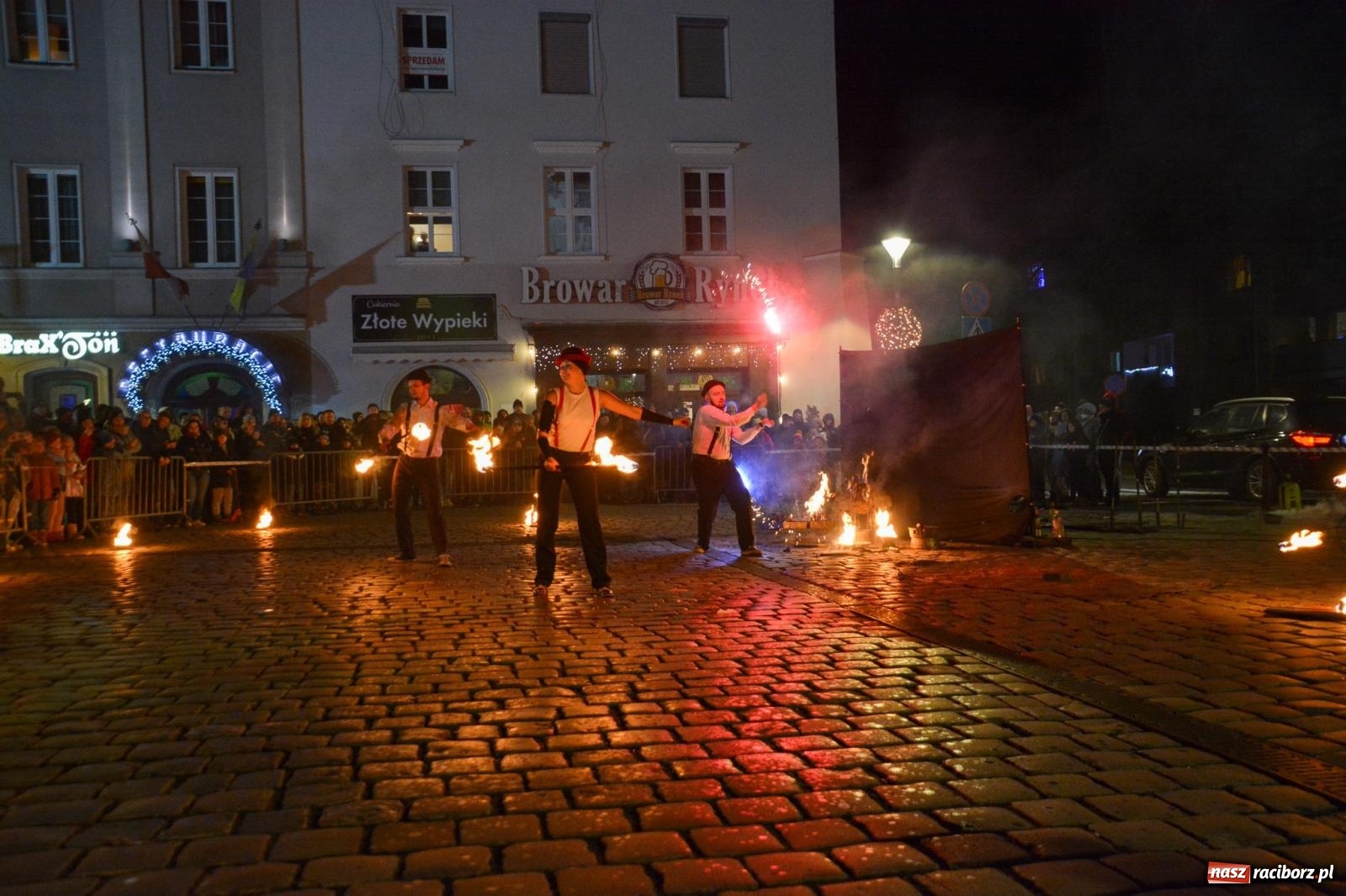 Zdjęcie w galerii na portalu naszraciborz.pl: Światełko do nieba z Teatrem Ognia Enigma [FOTO i WIDEO] wiadomości z regionu