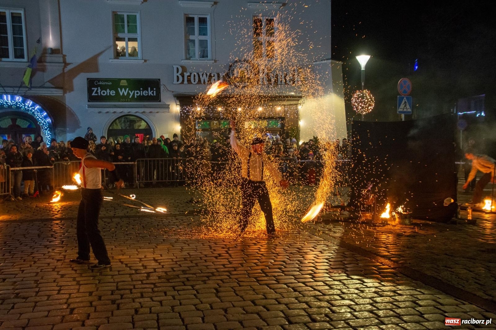 Zdjęcie w galerii na portalu naszraciborz.pl: Światełko do nieba z Teatrem Ognia Enigma [FOTO i WIDEO] wiadomości z regionu