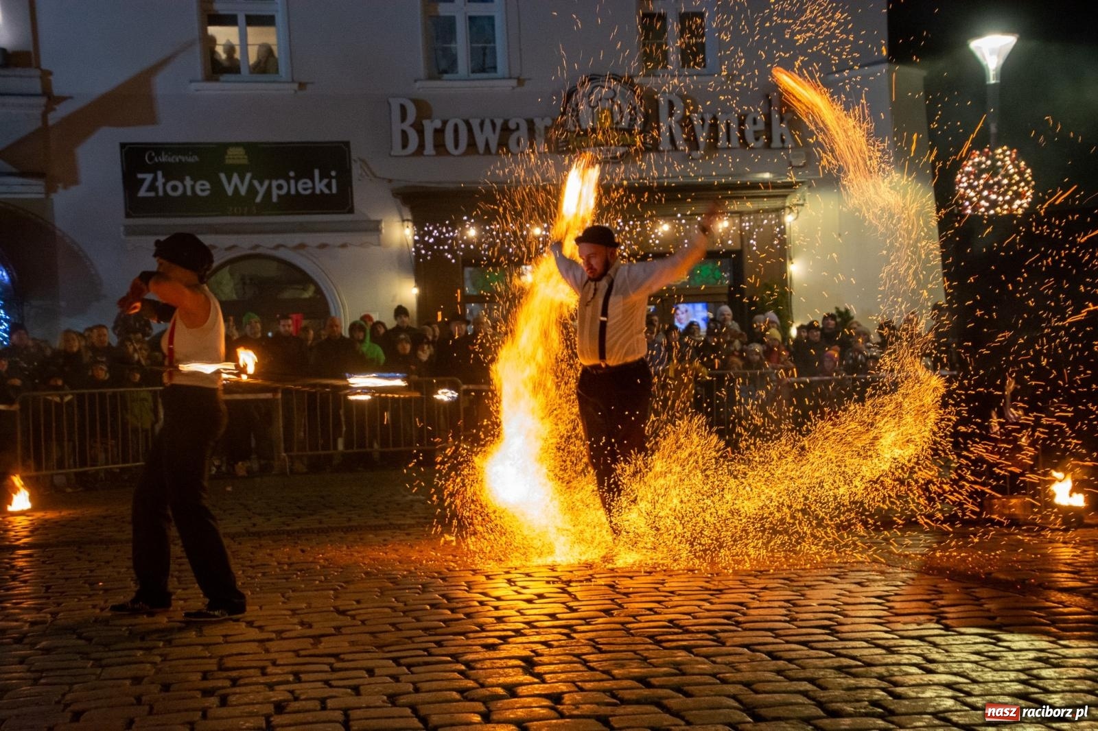 Zdjęcie w galerii na portalu naszraciborz.pl: Światełko do nieba z Teatrem Ognia Enigma [FOTO i WIDEO] wiadomości z regionu