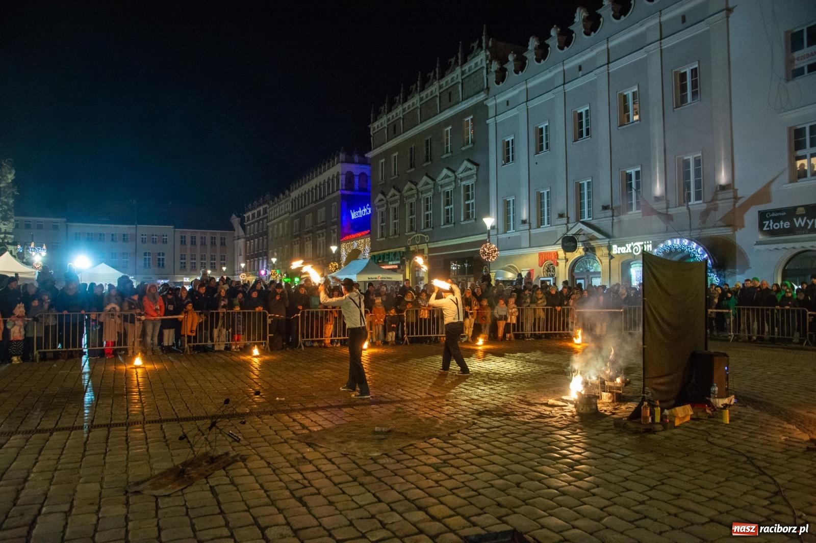 Zdjęcie w galerii na portalu naszraciborz.pl: Światełko do nieba z Teatrem Ognia Enigma [FOTO i WIDEO] wiadomości z regionu