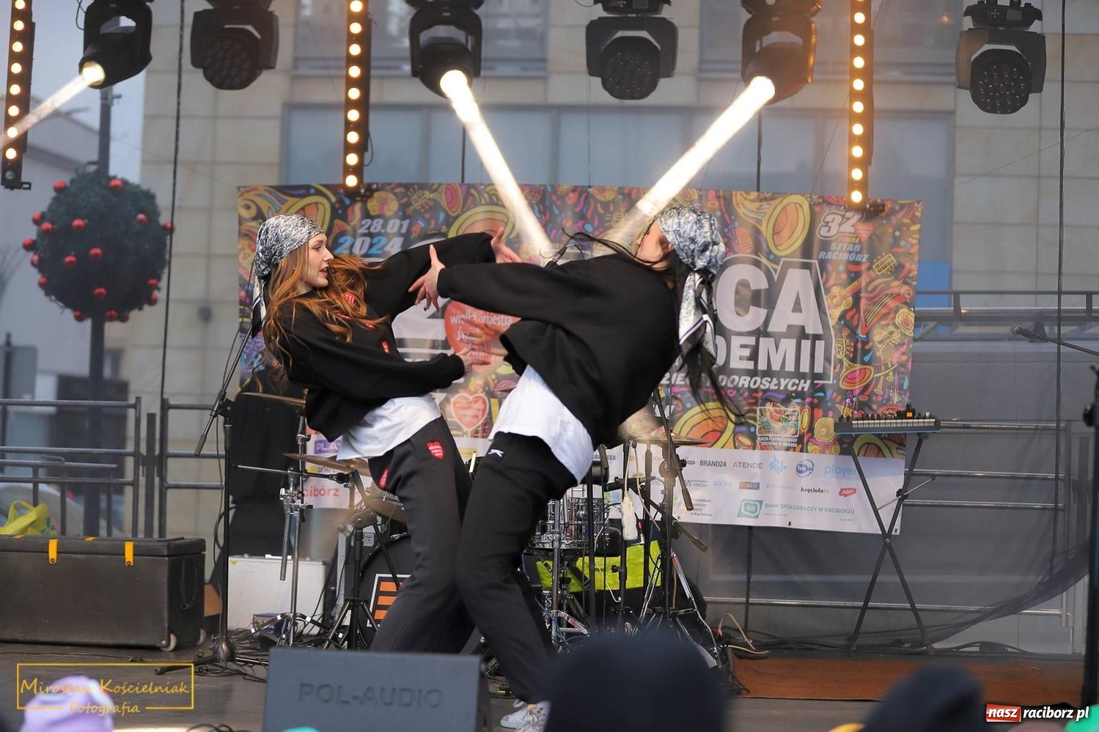 Zdjęcie w galerii na portalu naszraciborz.pl: Hip-hop i Skaza. Orkiestrowe taneczne show [FOTO i WIDEO] wiadomości z regionu