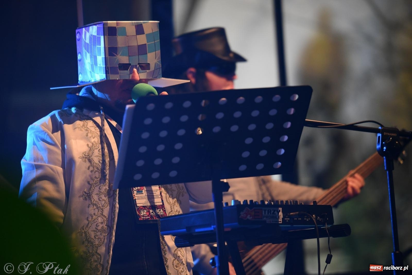 Zdjęcie w galerii na portalu naszraciborz.pl: Pogoria i Trzy Promile. Muzycznie na 32. Finale WOŚP w Raciborzu wiadomości z regionu