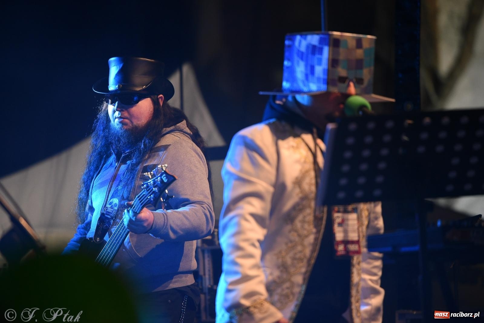 Zdjęcie w galerii na portalu naszraciborz.pl: Pogoria i Trzy Promile. Muzycznie na 32. Finale WOŚP w Raciborzu wiadomości z regionu