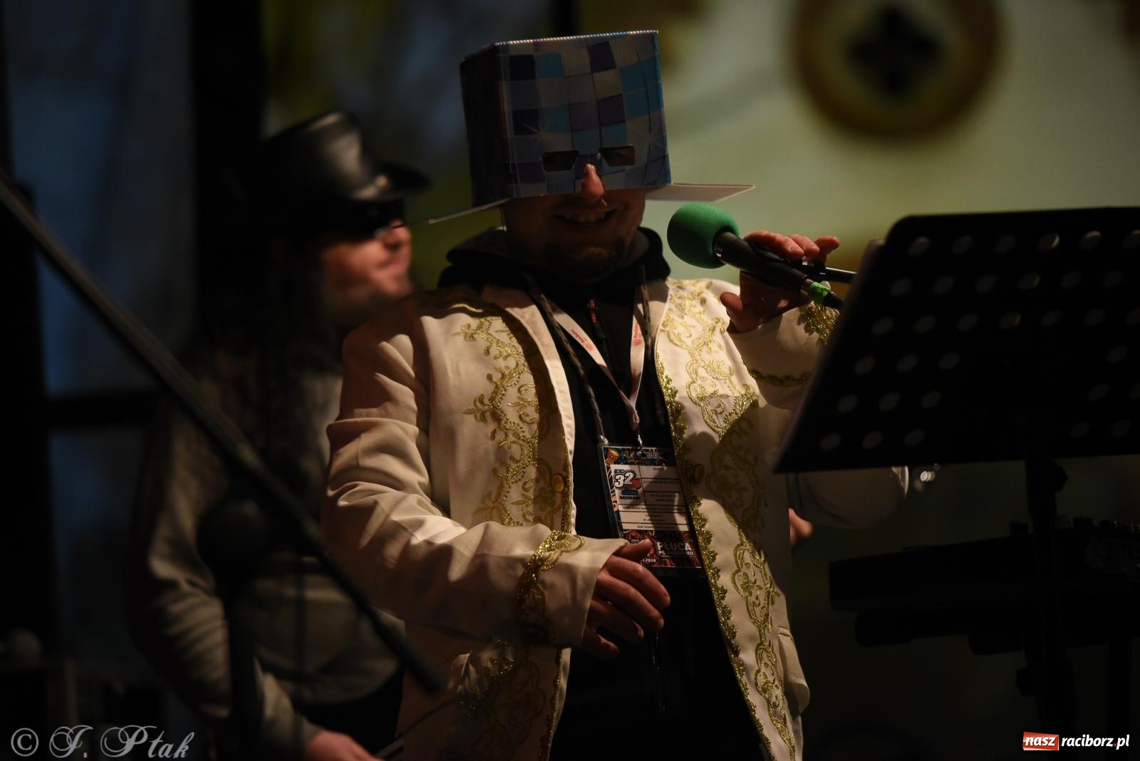 Zdjęcie w galerii na portalu naszraciborz.pl: Pogoria i Trzy Promile. Muzycznie na 32. Finale WOŚP w Raciborzu wiadomości z regionu