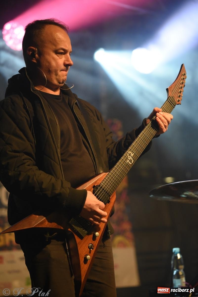 Zdjęcie w galerii na portalu naszraciborz.pl: Pogoria i Trzy Promile. Muzycznie na 32. Finale WOŚP w Raciborzu wiadomości z regionu