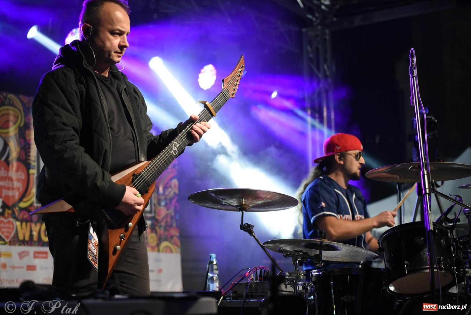 Zdjęcie w galerii na portalu naszraciborz.pl: Pogoria i Trzy Promile. Muzycznie na 32. Finale WOŚP w Raciborzu wiadomości z regionu