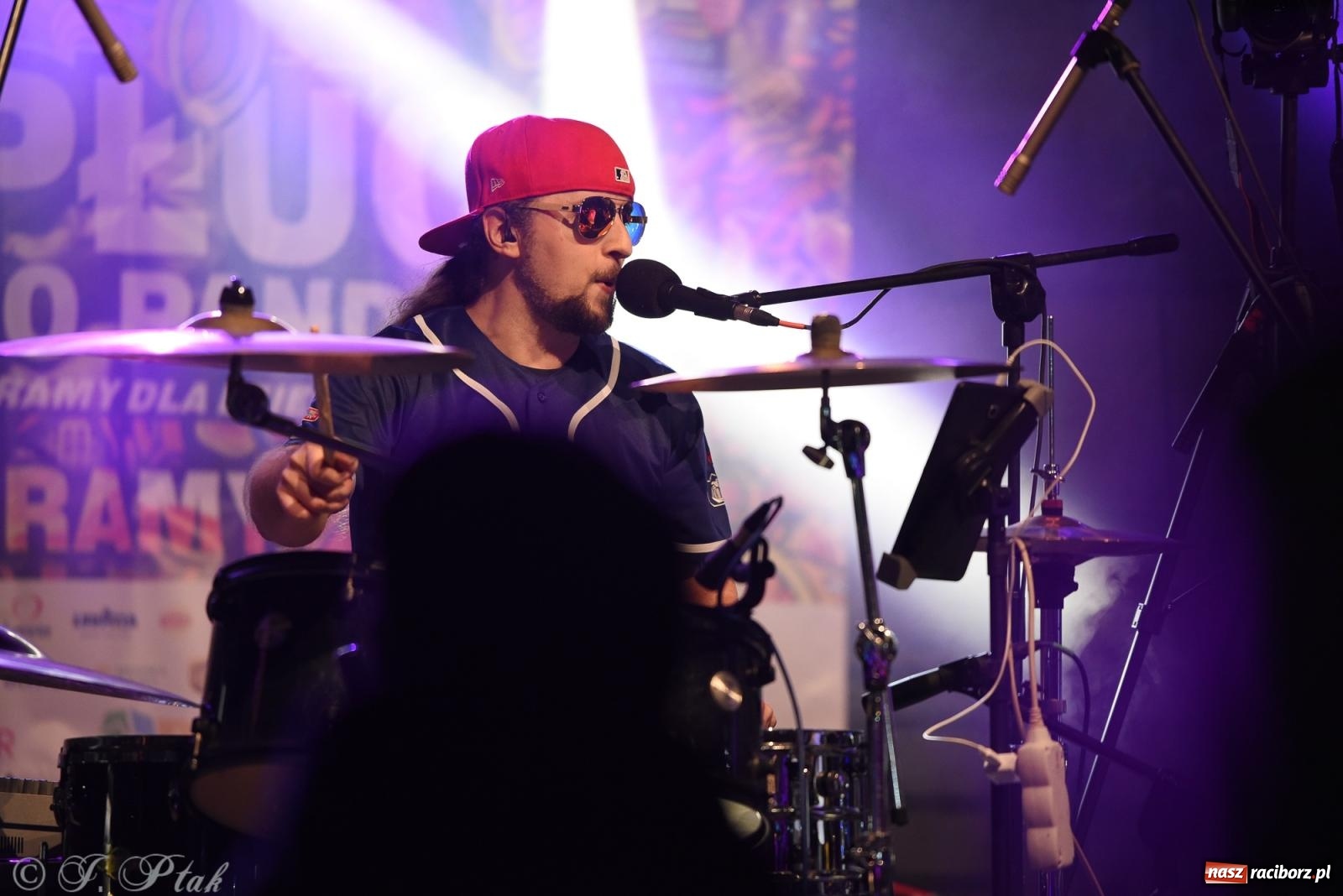 Zdjęcie w galerii na portalu naszraciborz.pl: Pogoria i Trzy Promile. Muzycznie na 32. Finale WOŚP w Raciborzu wiadomości z regionu